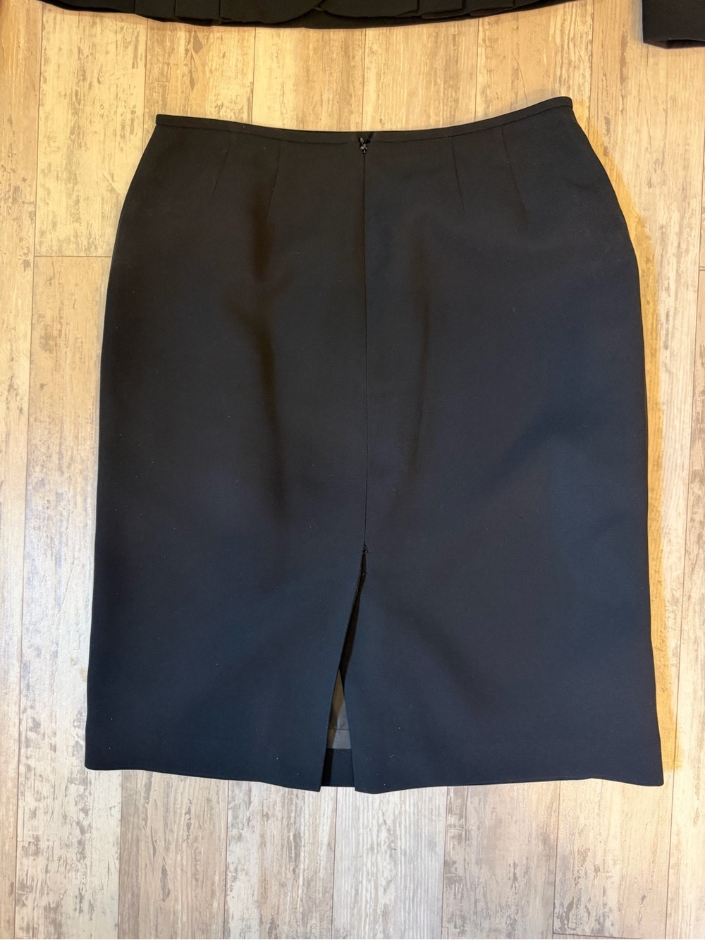 Le Suit Black Two-Piece Skirt Suit - Picture 4 of 11